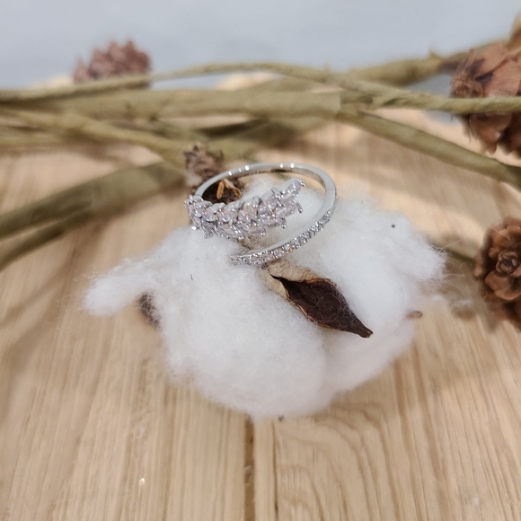 🎉🎉NEW🎉🎉SUPER CLASSY!! ADJUSTABLE CZ RING in SILVER Plating 🎉🎉 - Picture 16 of 16